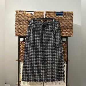 Brand new Tuckernuck Large Elegant Black and White tweed Women's Skirt